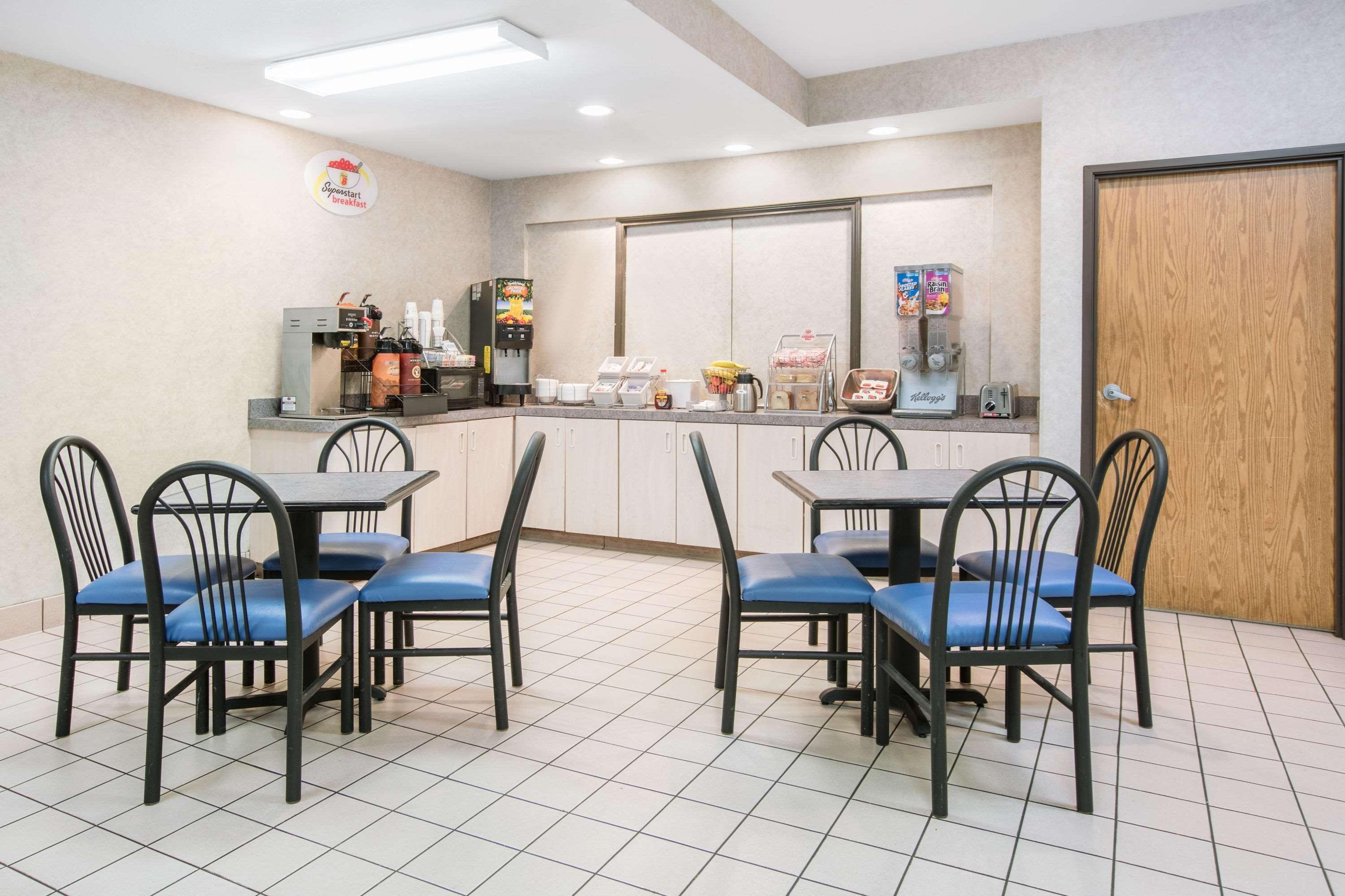 Super 8 By Wyndham Garland North Dallas Area Exteriör bild